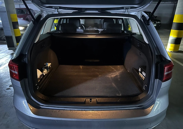 Volkswagen Passat cena 88000 przebieg: 131300, rok produkcji 2019 z Łódź małe 79